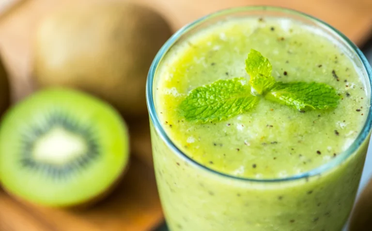Kiwi Smoothie (Healthy, Refreshing & Vitamin C Rich Recipe)